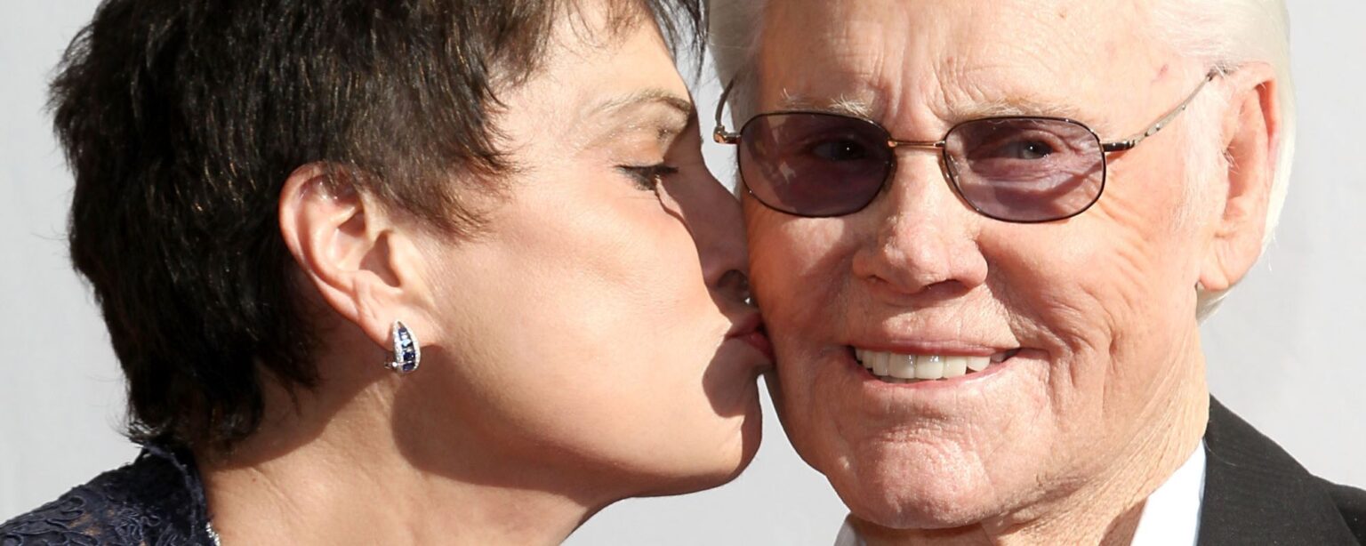 حصل غلاف جورج جونز لأوبري لإرنست على ختم موافقة مفاجئ