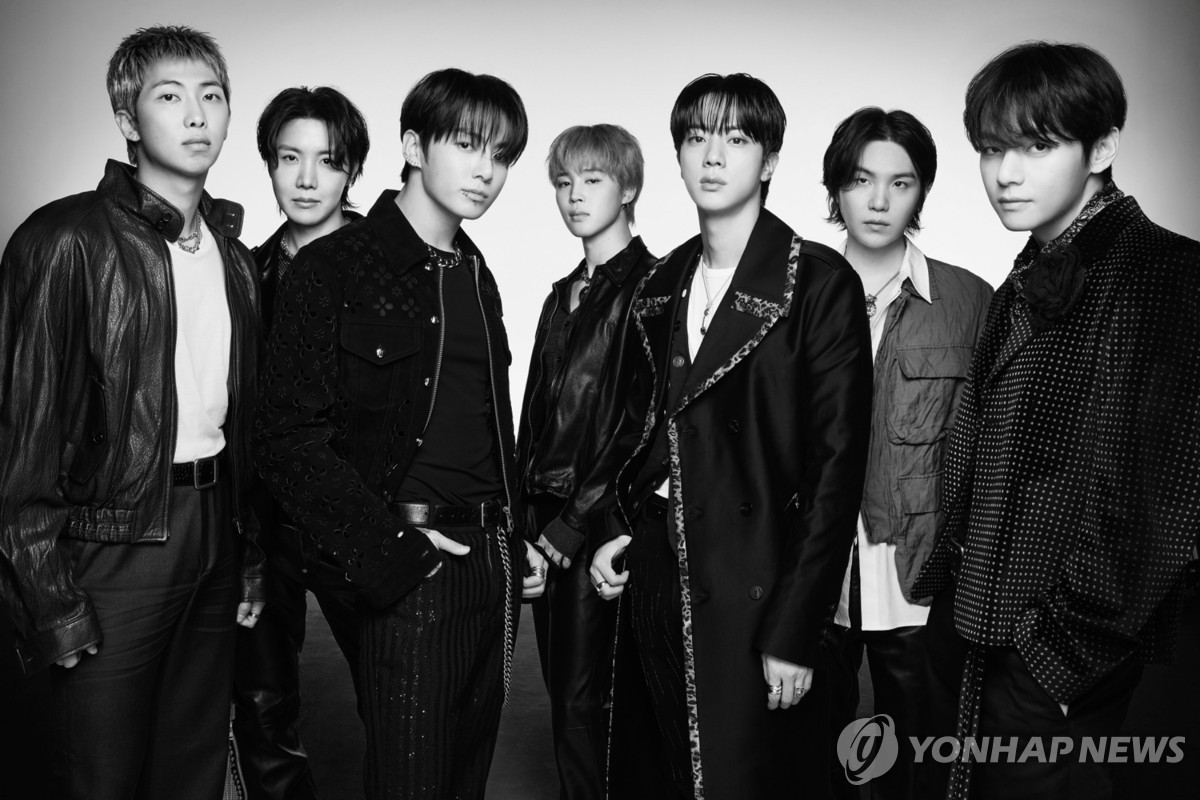 أعضاء فرقة "بي بي إس" في هذه الصورة التي قدمتها "بيغ هيت ميوزيك". (الصورة ليست للبيع)