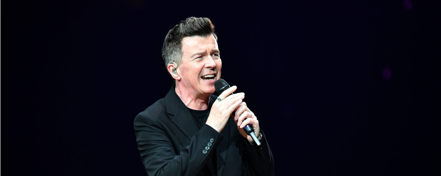 تذكر عندما قام ريك آستلي بإعادة إنتاج مقطع الفيديو “Never Gonna Give You Up” بعد 35 عامًا من إصداره لشركة تأمين. تذكر عندما قام ريك آستلي بإعادة إنتاج مقطع الفيديو “Never Gonna Give You Up” بعد 35 عامًا من إصداره لشركة تأمين.