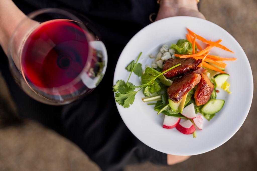 عودة الخنازير السنوية لتشارلي بالمر وبينوت