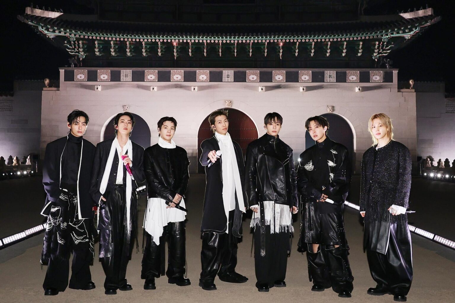 HYBE تعتذر + تعرب عن امتنانها بعد حدث عودة Gwanghwamun لـ BTS HYBE تعتذر + تعرب عن امتنانها بعد حدث عودة Gwanghwamun لـ BTS