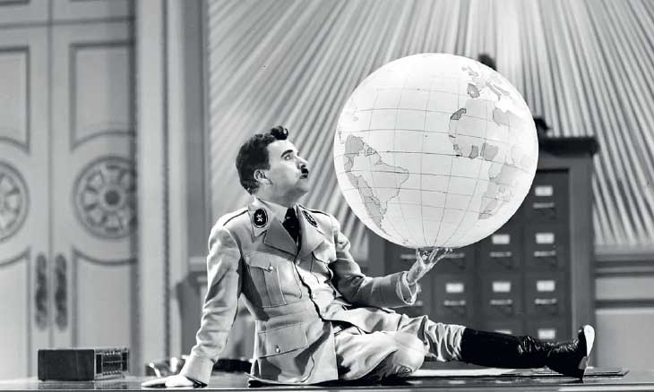 هتلر وتشارلي شابلن في زمان واحد