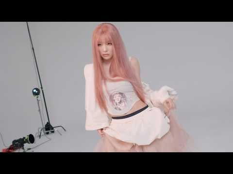 ريد فيلفيت - سولجي موسينسا × بوما (التقطت الصور في الخلف)