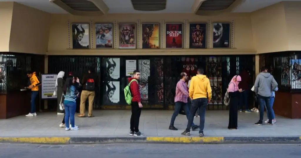 قرار رئيس الحكومة بـ"الإغلاق المبكر" يهدد إيرادات السينما