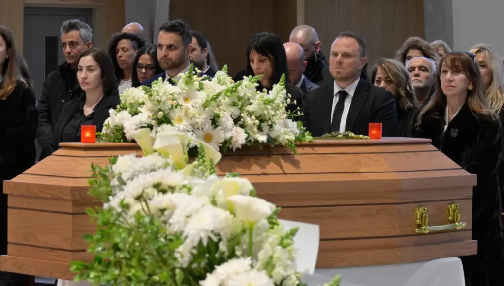 عاصي الرحباني يودّع والدته دلال كرم (صور وفيديو)