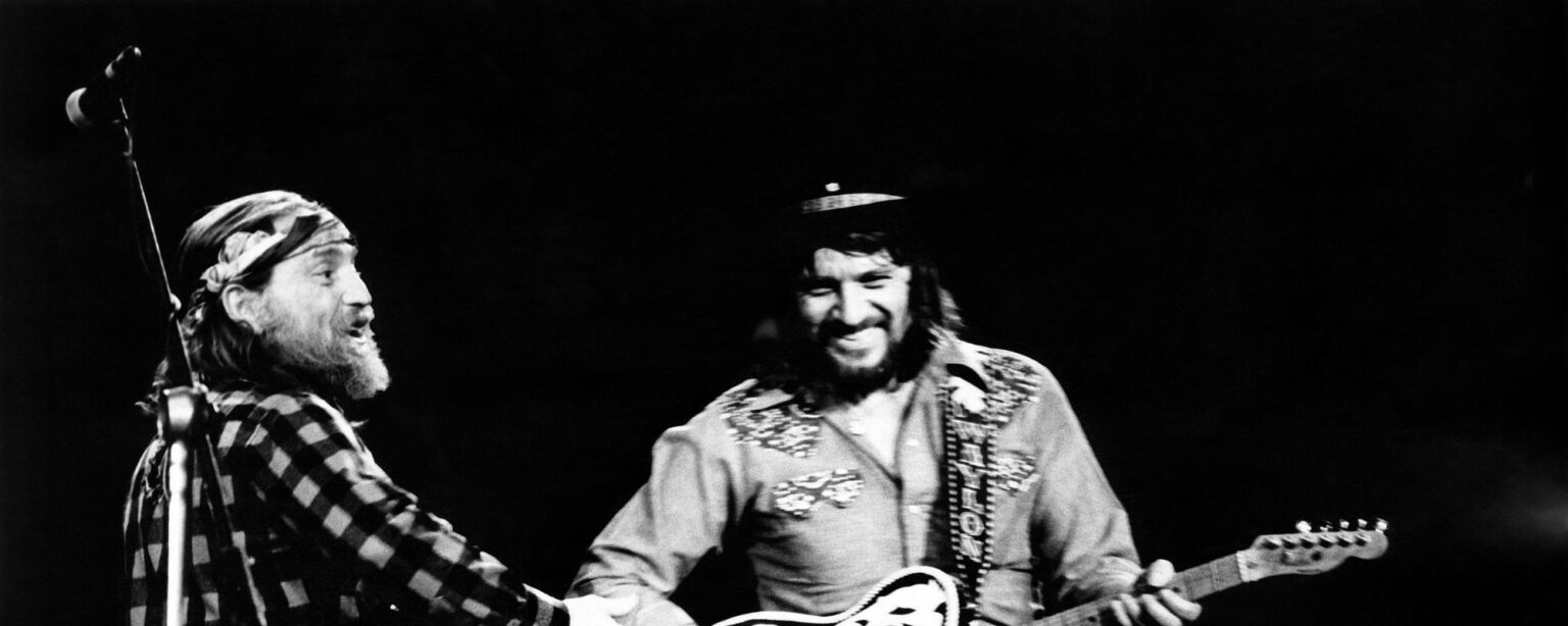 في مثل هذا اليوم من عام 1976، تصدر أول ألبوم ريفي معتمد من البلاتينيوم القائمة في مثل هذا اليوم من عام 1976، تصدر أول ألبوم ريفي معتمد من البلاتينيوم القائمة