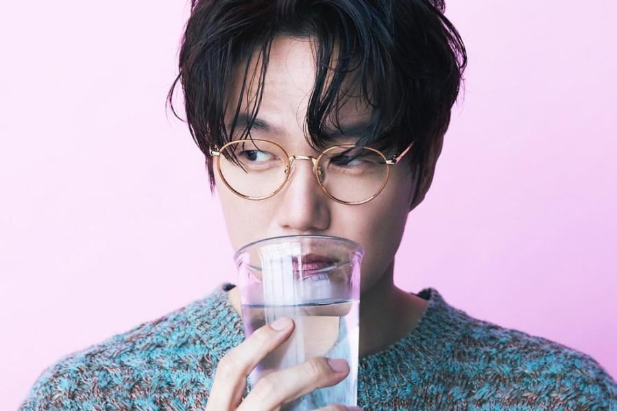 تم تأكيد Sung Si Kyung كمضيف جديد لبرنامج “The Seasons” تم تأكيد Sung Si Kyung كمضيف جديد لبرنامج "The Seasons"