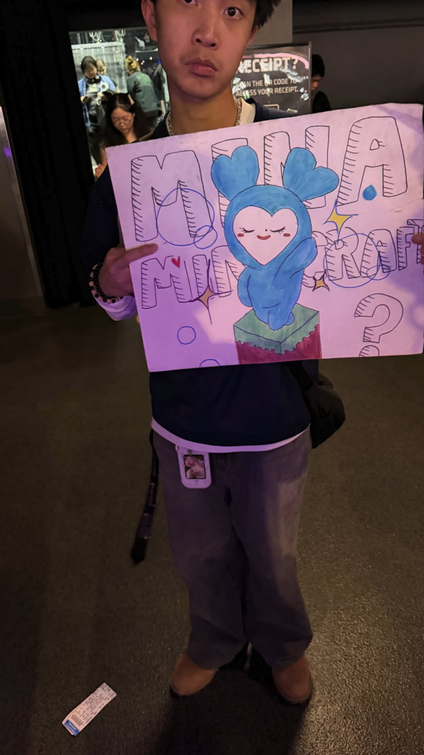 هل وافقت مينا على لعب ماينكرافت معي؟