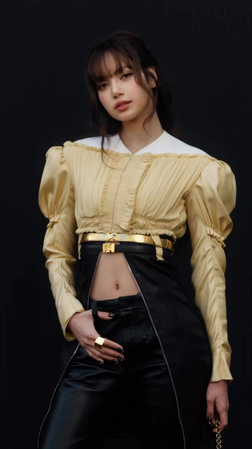 260314 تحديث LV IG: "حضر سفراء البيت وأصدقاء المنزل ليزا الكشف عن العرض التقديمي الأخير لنيكولاس غيسكيير في باريس."