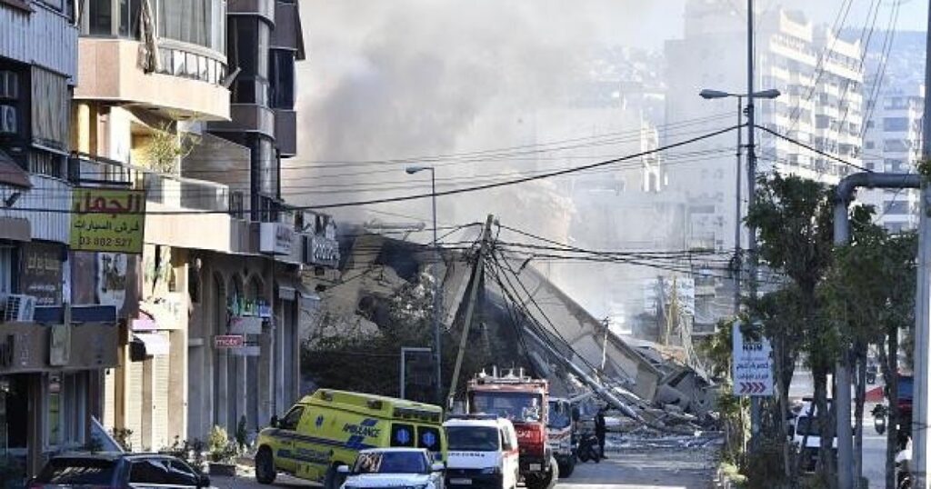 غارات مكثفة على لبنان وحزب الله يرد بعمليات عسكرية