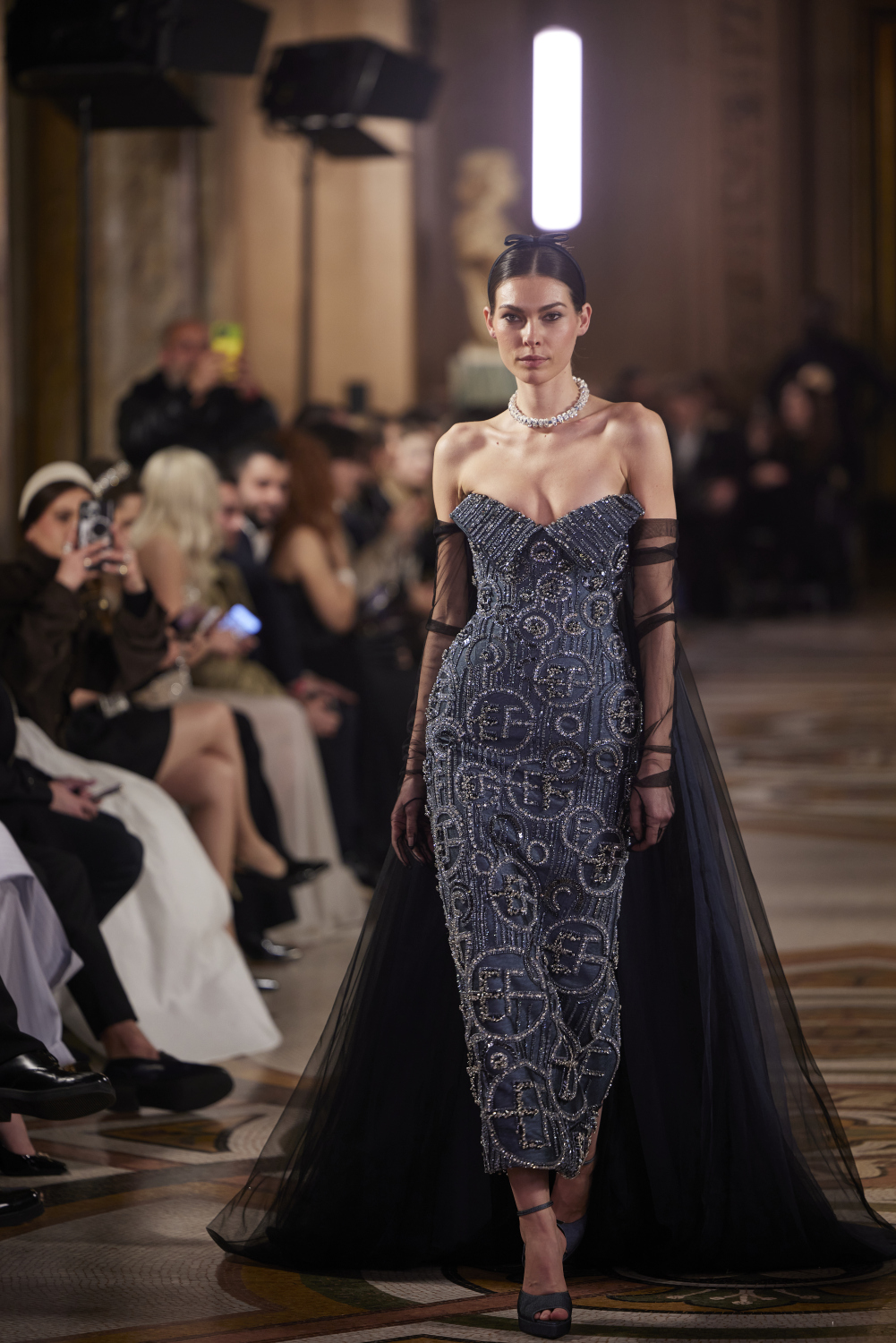 من عرض أزياء إيلي فغالي لربيع وصيف 2026 (من أرشيف المصمّم)