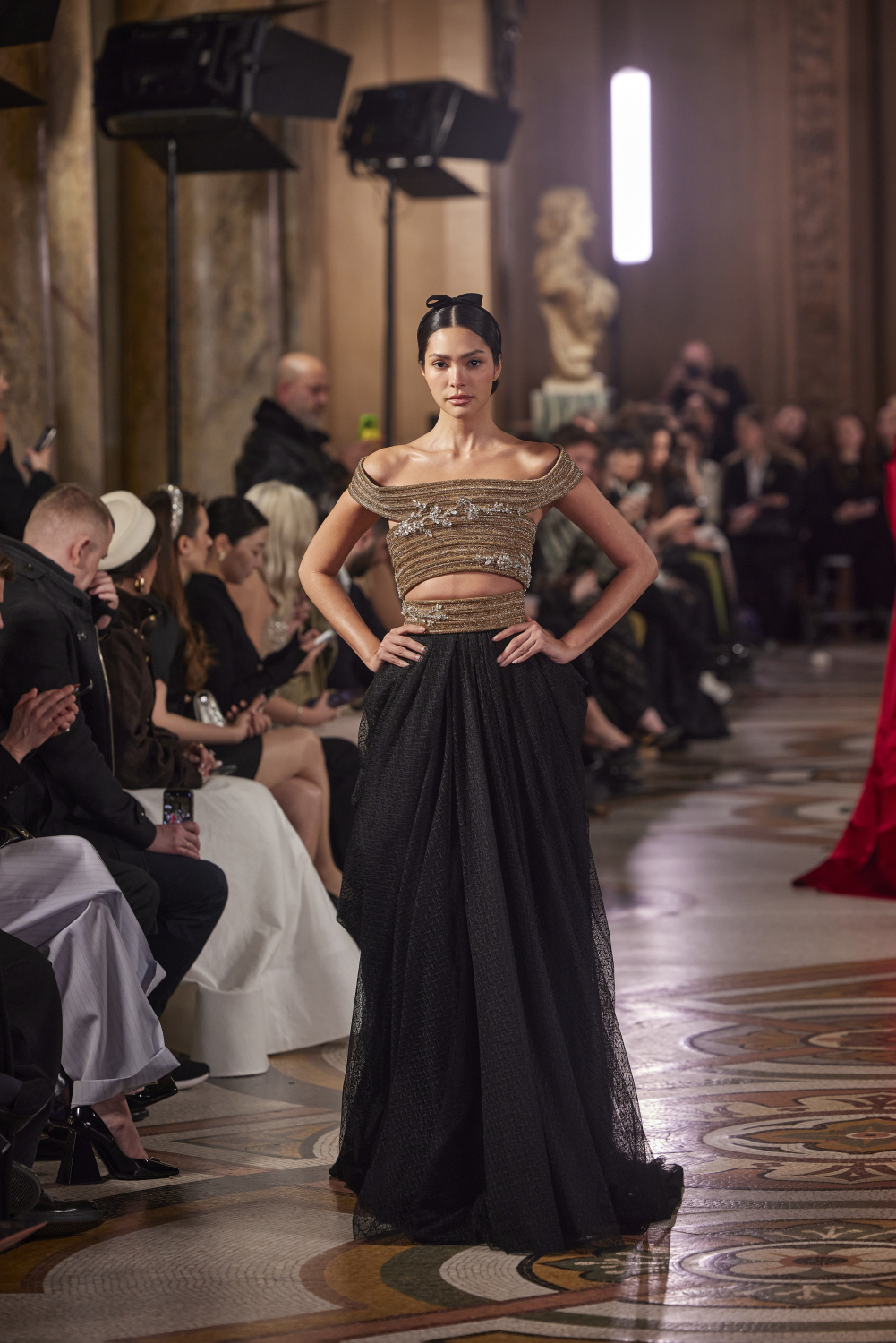 من عرض أزياء إيلي فغالي لربيع وصيف 2026 (من أرشيف المصمّم)