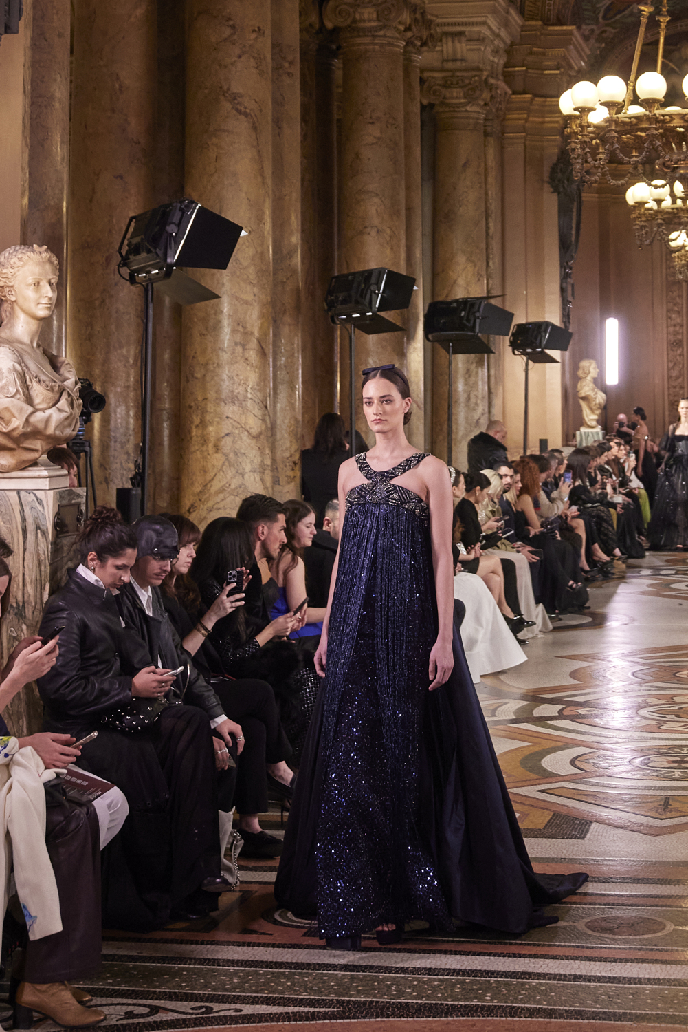 من عرض أزياء إيلي فغالي لربيع وصيف 2026 (من أرشيف المصمّم)