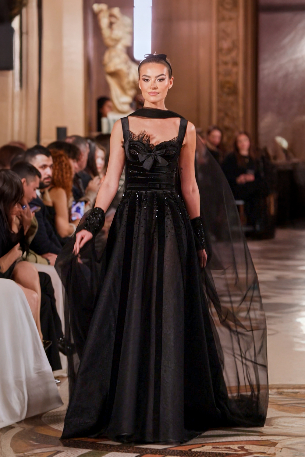 من عرض أزياء إيلي فغالي لربيع وصيف 2026 (من أرشيف المصمّم)