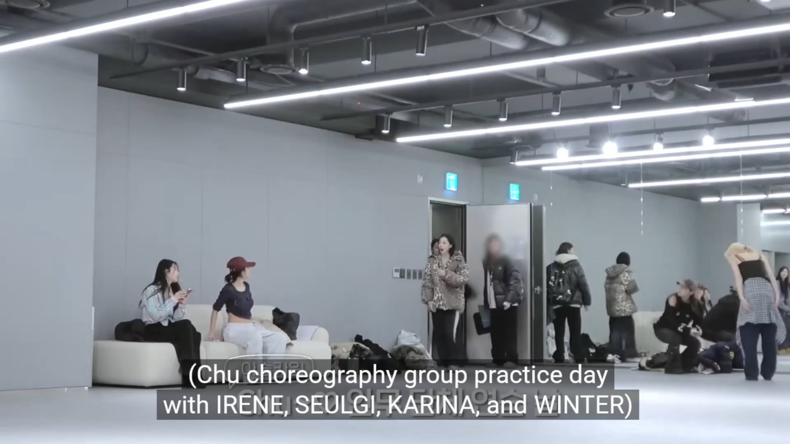 260305 كارينا و وينتر (مع ريد فيلفيت إيرين و سولجي) - Chu~♡ (Orig. f(x)) @ SMTOWN LIVE 2025-26 (خلف الكواليس)