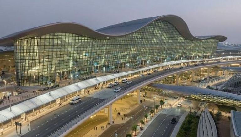 قتيل ومصابون في اعتراض مسيرة إيرانية استهدفت مطار زايد الدولي بأبوظبي قتيل ومصابون في اعتراض مسيرة إيرانية استهدفت مطار زايد الدولي بأبوظبي