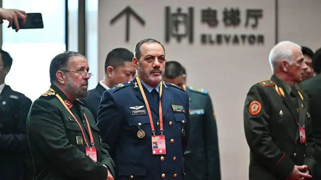 وزير الدفاع الإيراني عزيز ناصر زاده