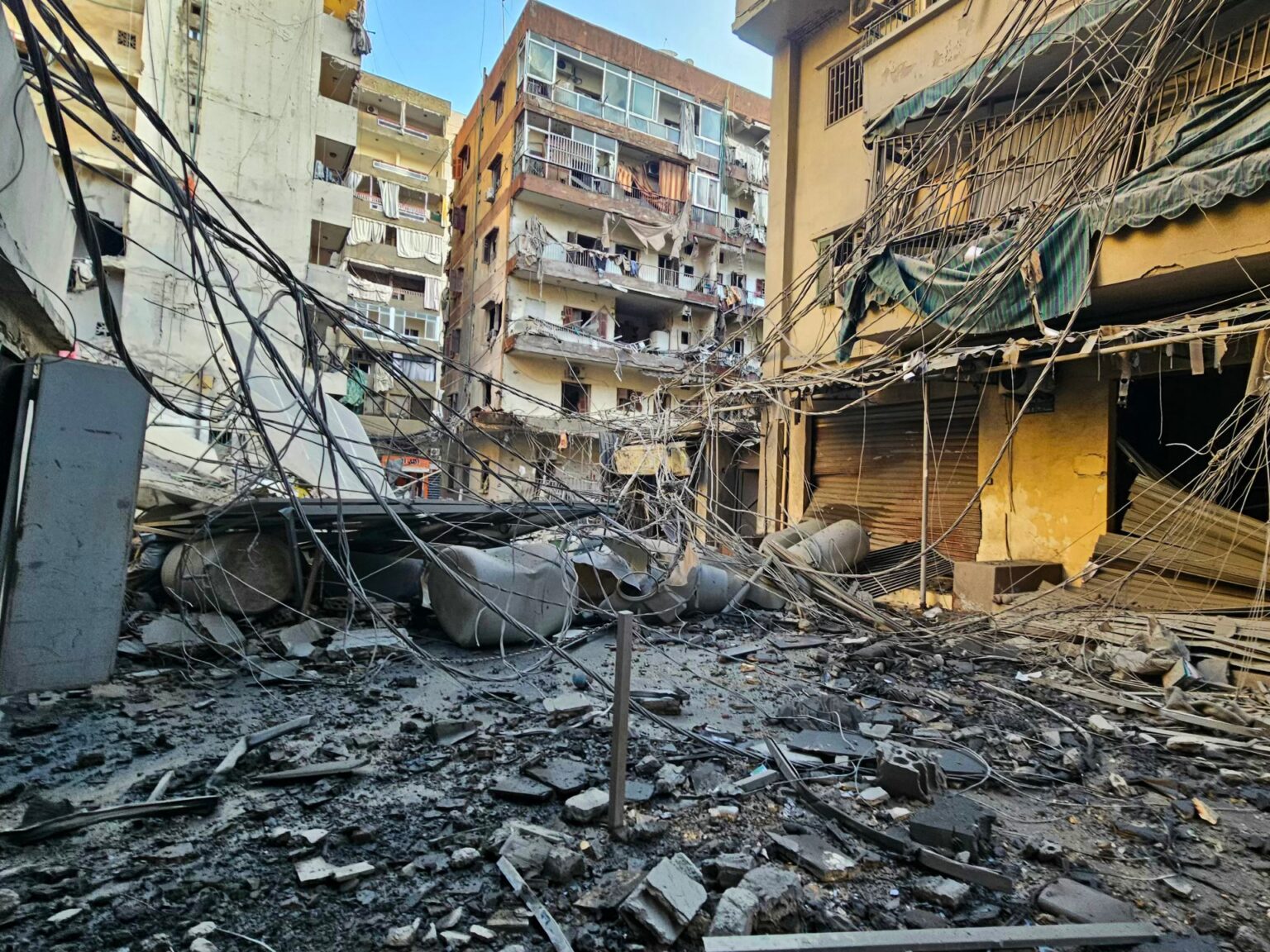 غارات على لبنان وحزب الله ينذر سكان شمال إسرائيل بالإخلاء | أخبار