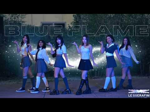 لقد رقصت بشخصية Chaewon في Blue Flame لـ LE SSERAFIM مع نادي الكلية الخاص بي (^^)