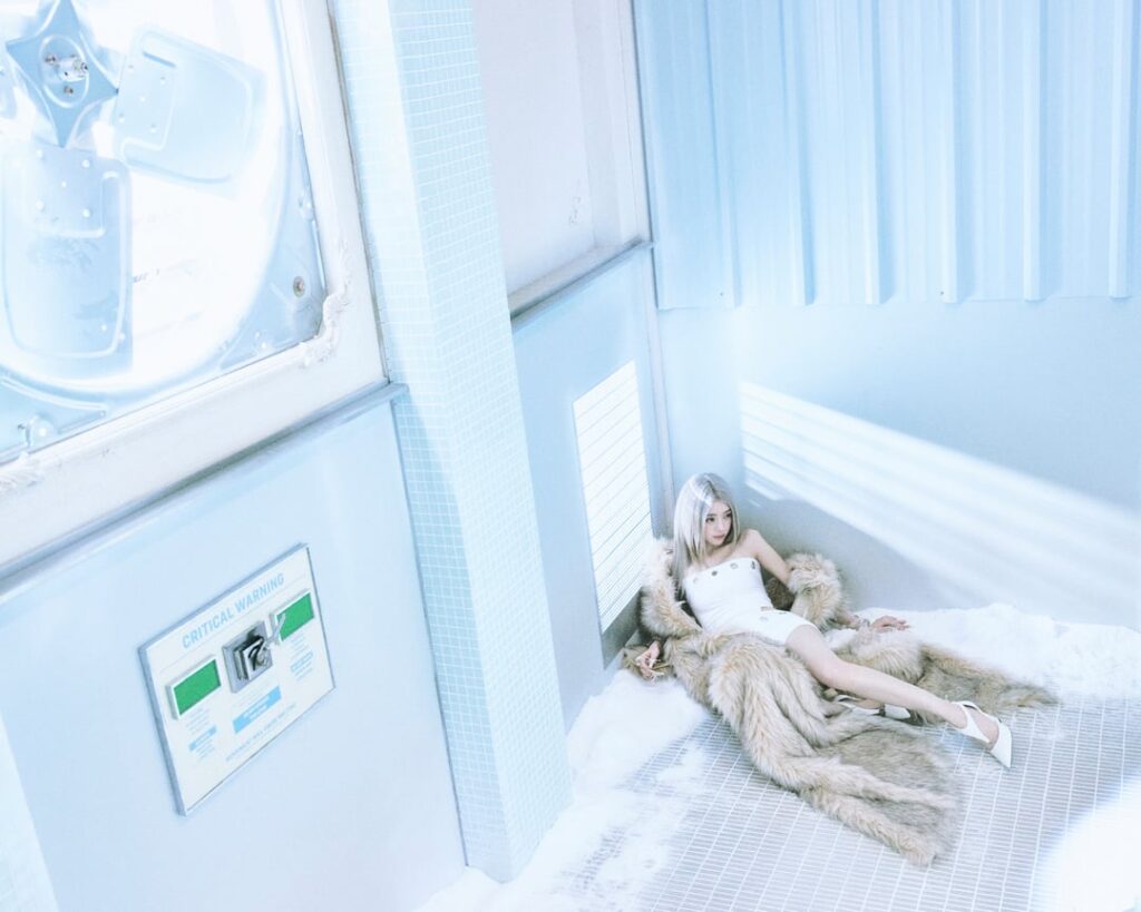 ITZY Yuna – الألبوم المصغر الأول: Ice Cream (MV Photo 1) ITZY Yuna - الألبوم المصغر الأول: Ice Cream (MV Photo 1)