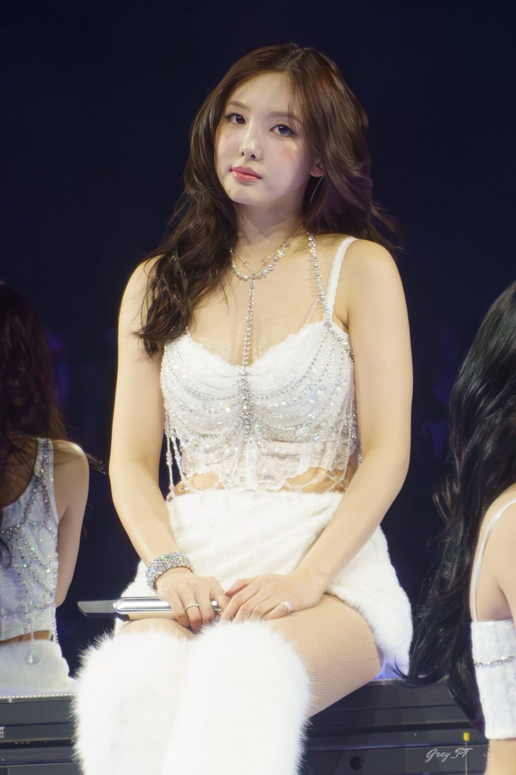 260214 نايون - مذهلة باللون الأبيض في واشنطن العاصمة