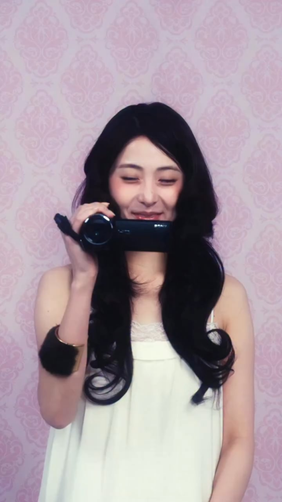 260303 Huh Yunjin & Kazuha - Marie Claire Korea x Jo Malone London (مقطع المقابلة في إصدار مارس 2026)