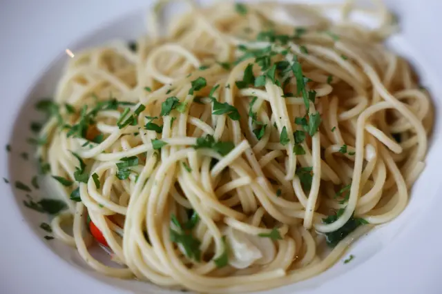 طبق معكرونة في مطعم في بولندا في 9 أكتوبر/تشرين الأول 2025.