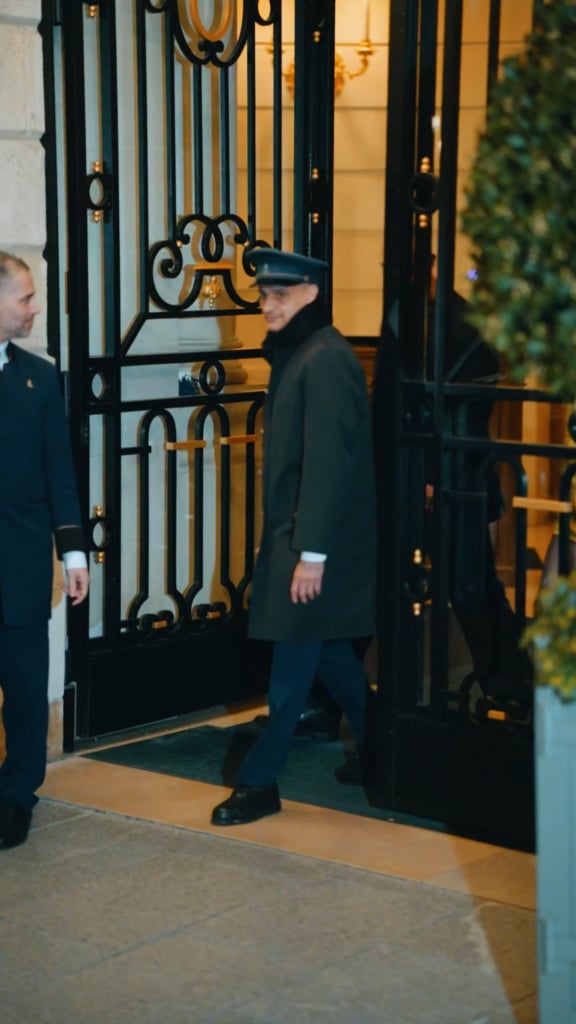 260303 روزيه في طريقها إلى أسبوع الموضة في باريس سان لوران