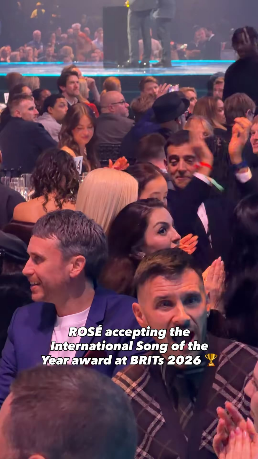 260305 تحديث تيك توك لبريطانيا مع روزي