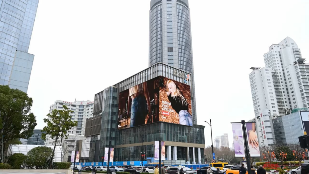 روزيه لـ LEVI'S في شنغهاي