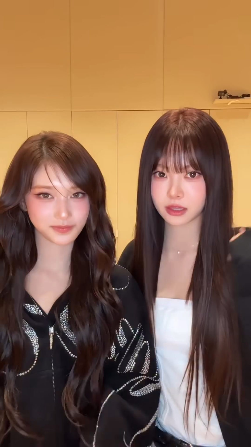 260304 تحديث TikTok الرسمي لـ IVE مع Hong Eunchae - لا ترفع عينيك عن تلك النظرة 🧊⚡ (الإصدار السريع) مع IVE Leeseo (تحدي Super ICY)