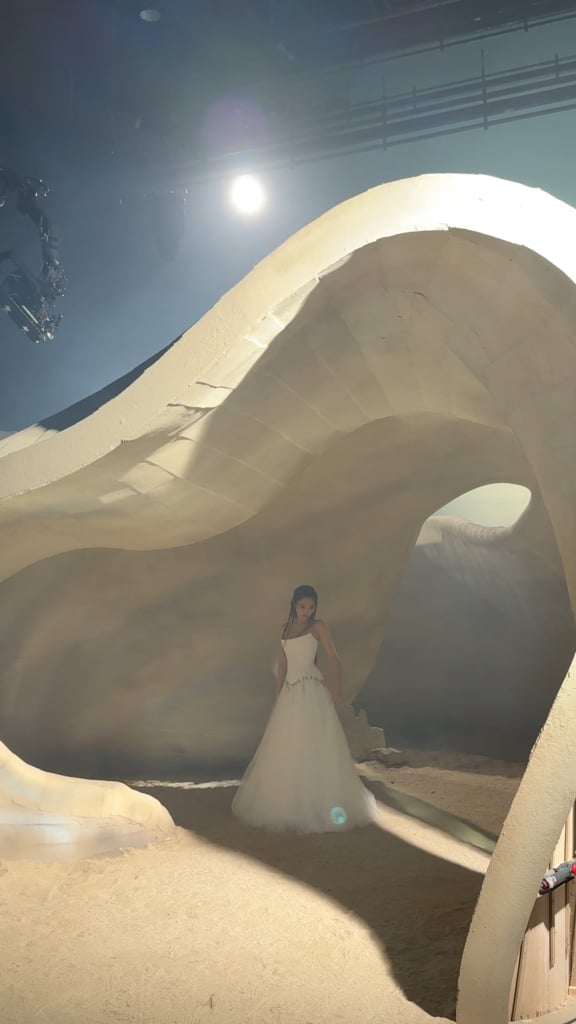 260305 بلاك بينك - 'GO' M/V مقطع خلف الكواليس (جيني)