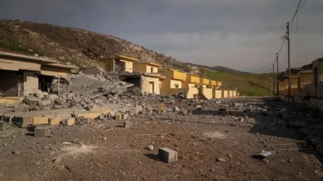 قاعدة تابعة لجماعة معارضة كردية إيرانية تعرّضت لضربات إيرانية. الصورة: 4 مارس/آذار 2026.