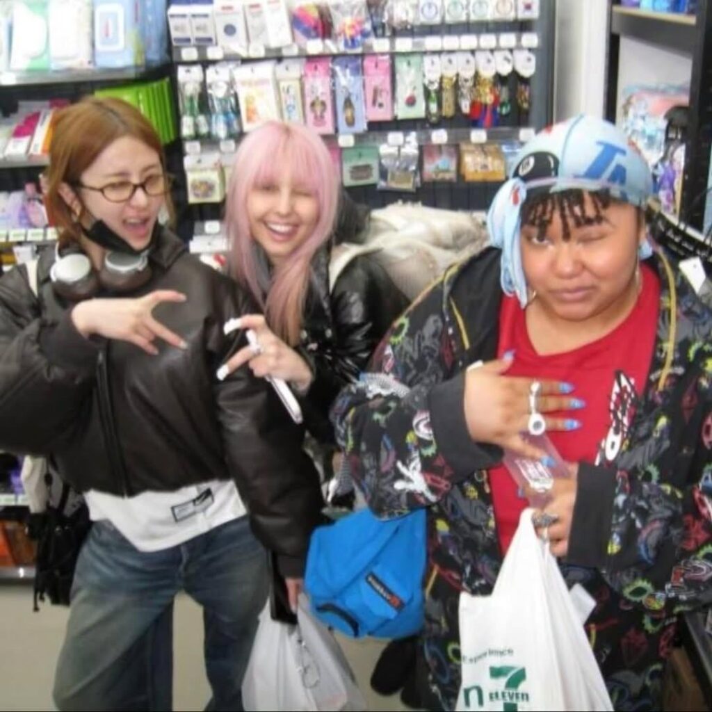 260311 - تحديث هوه يونجين على الانستقرام . مياواكي ساكورا - هونغ إيونتشاي (فيديو موسيقي رسمي)