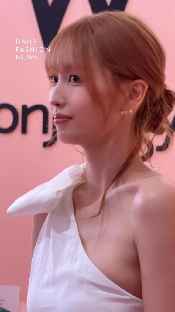 260317 تحديث الانستغرام لـ dailyfashion_news - توايس مومو في حدث Wonjungyo Rainmakers Beauty Wonderland