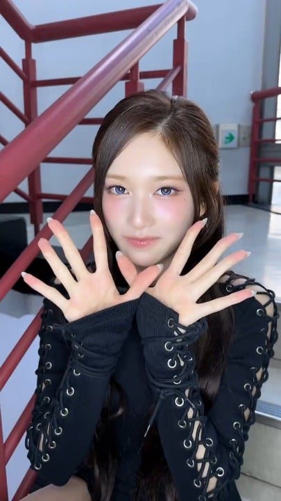 260314 تحديث TikTok الرسمي لـ IVE - أليست حلوة مثل الحلوى، أوني ديول؟ (ما هو الحب؟، الأصل. مرتين)