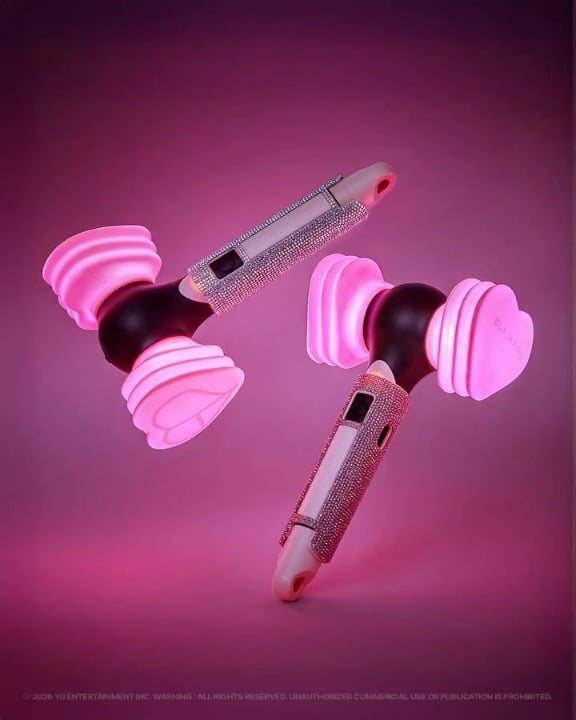 260309 غطاء مقبض خاص من عصا الضوء الرسمية من BLACKPINK | متاح في 10 مارس الساعة 11 صباحًا بتوقيت كوريا