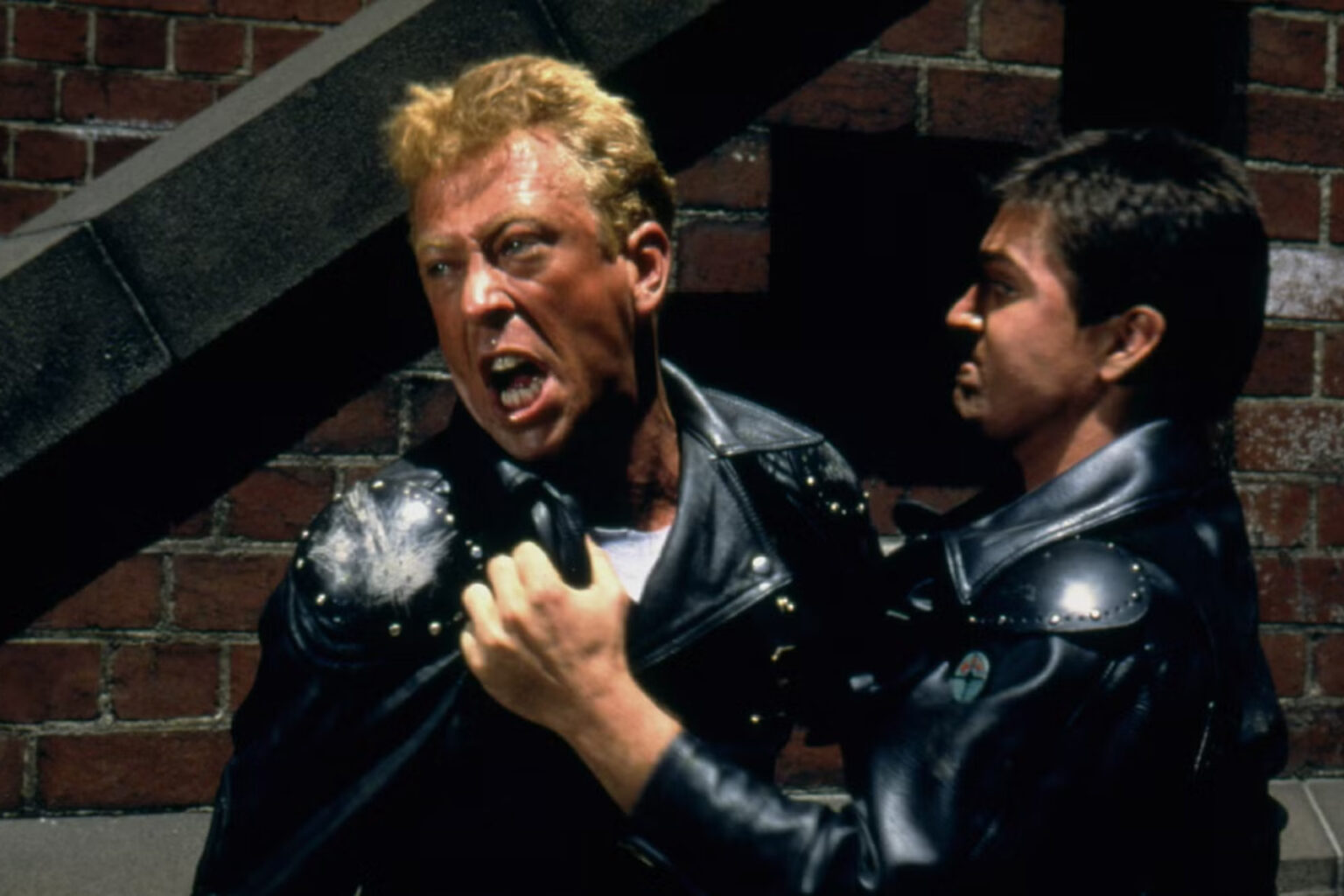 ظلام وأزمة وقود.. 5 أفلام سينمائية تخيلت العالم بلا طاقة | فن