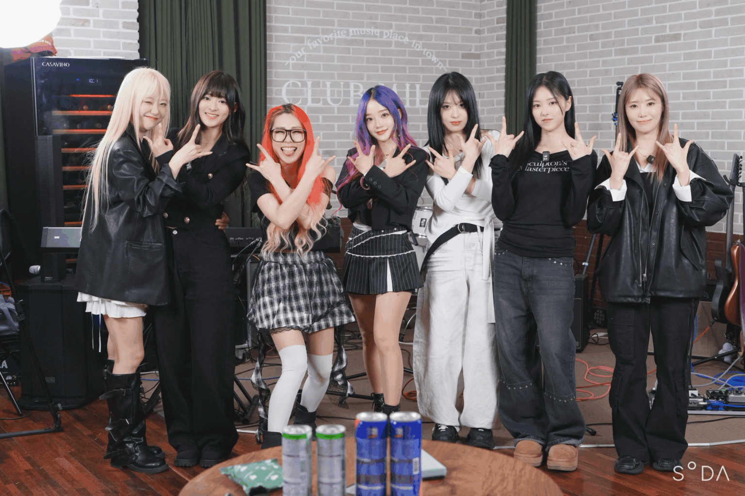 Rolling Quartz تظهر دعمها لألبوم LATENCY المصغر الأول 'LATE O' CLOCK'