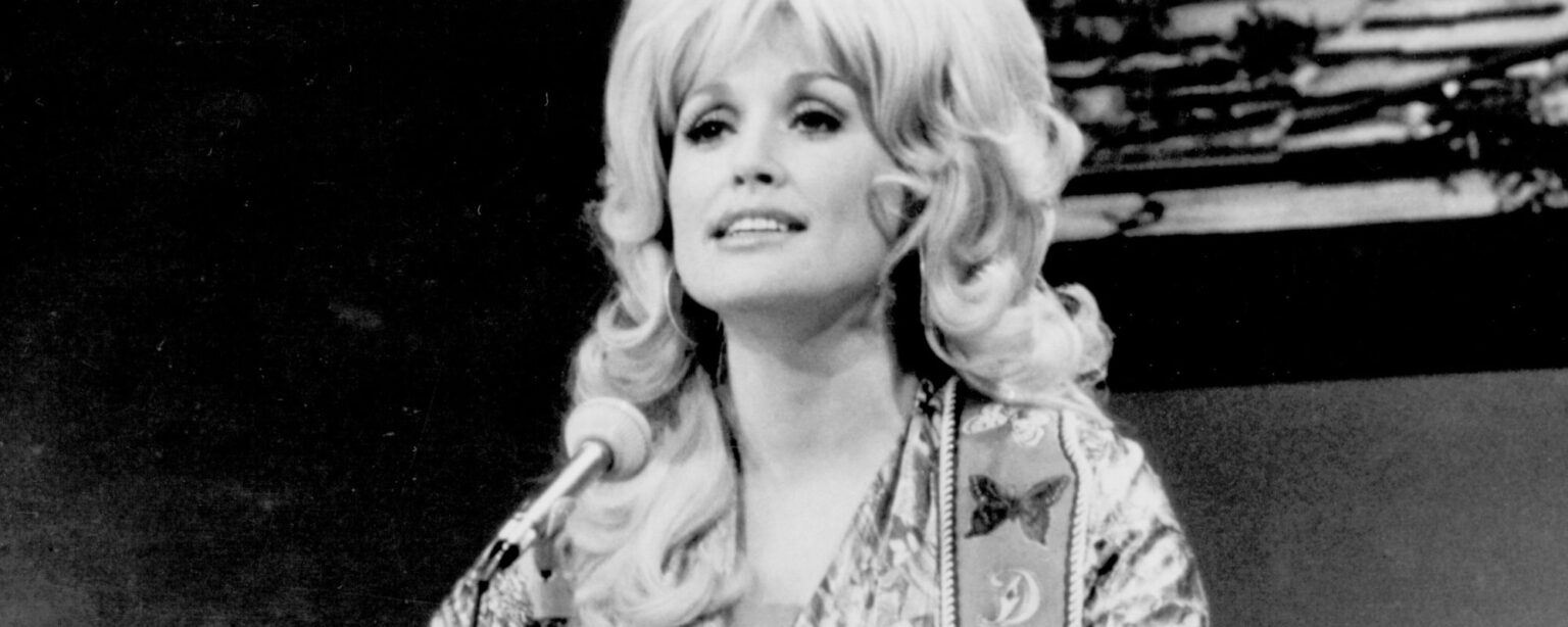 أكثر 10 خطوط افتتاحية إثارة لموسيقى الريف منذ عام 1973