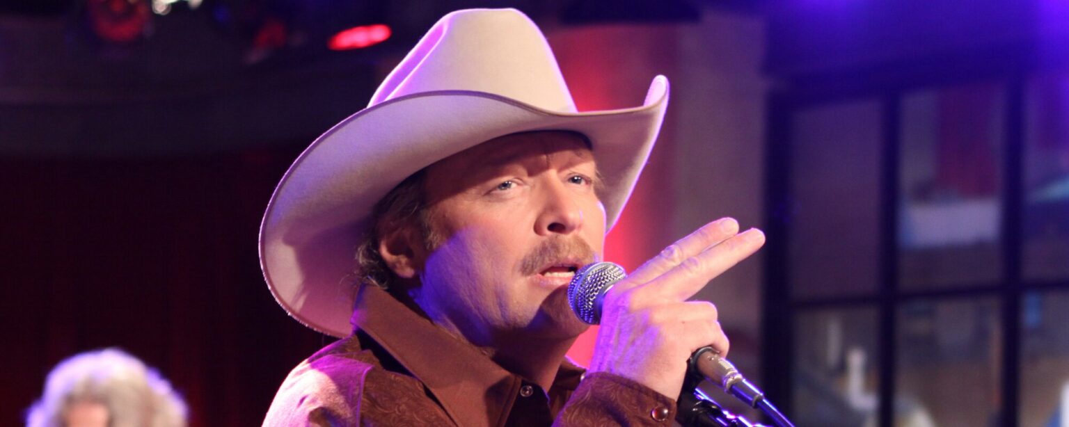 في مثل هذا اليوم من عام 2008، أصدر آلان جاكسون ألبومًا شخصيًا للغاية أعاده إلى جذوره الريفية