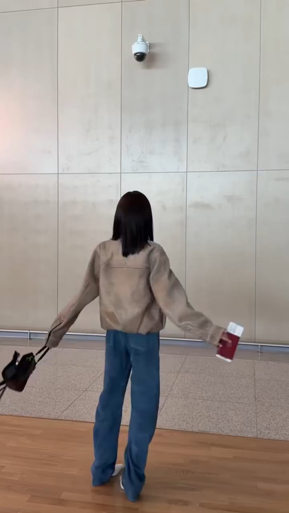 260308 تحديث aespa TikTok مع Giselle - GISELLE في LOEWE FW26