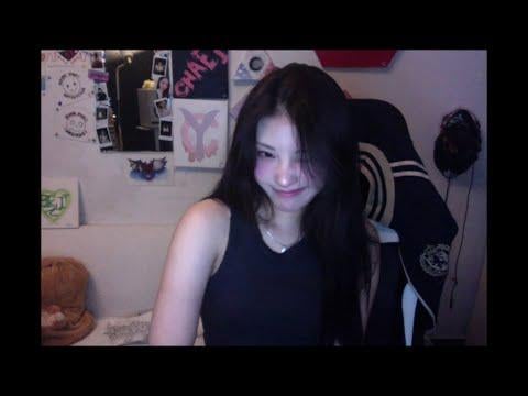 PURPLE KISS Chaein – إسبرسو (الأصل سابرينا كاربنتر) PURPLE KISS Chaein - إسبرسو (الأصل سابرينا كاربنتر)