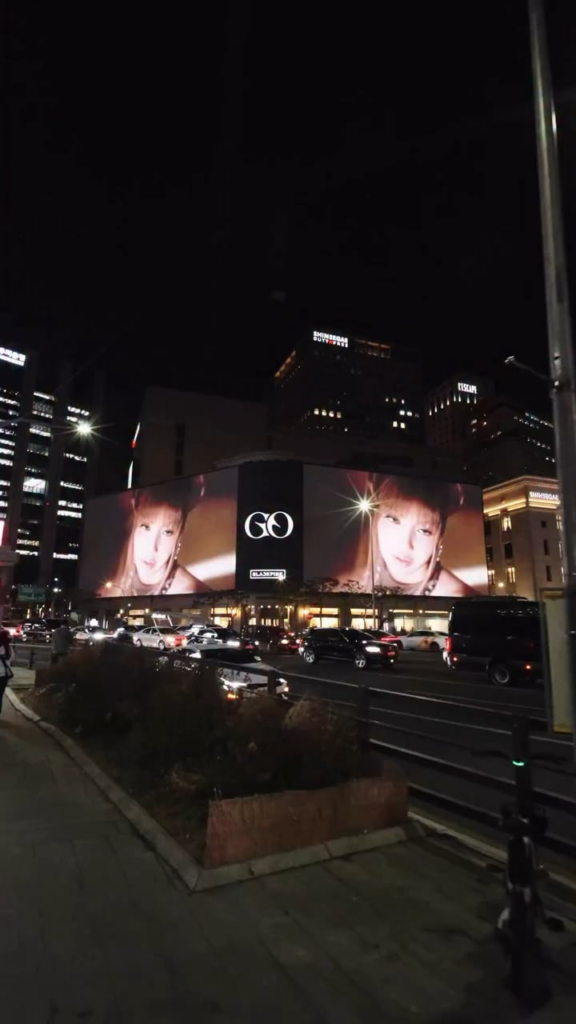 260304 بلاك بينك - 'GO' M/V @ Shinsegae Square