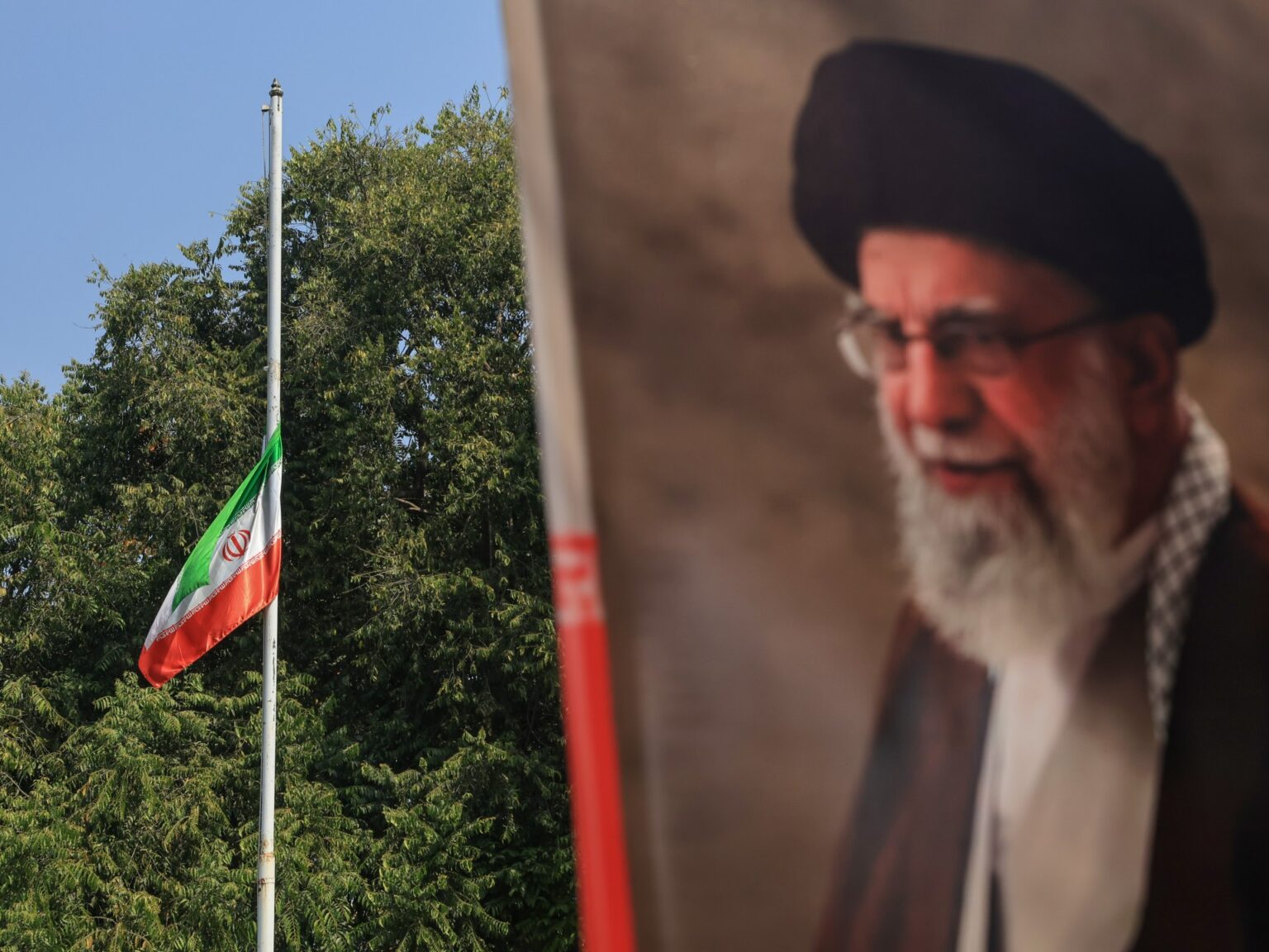 بين التصعيد والغموض.. ترمب يطالب باستسلام إيران وبزشكيان يلوّح بالوساطة | أخبار