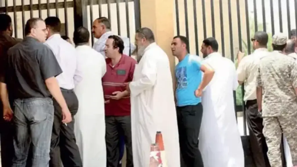 بينهم العمالة المصرية.. السعودية تصدر “قراراً تاريخياً” يفاجئ كل الوافدين.. إليك موعد تنفيذه! بينهم العمالة المصرية.. السعودية تصدر "قراراً تاريخياً" يفاجئ كل الوافدين.. إليك موعد تنفيذه!