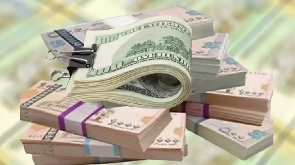 صدمة: انهيار الريال اليمني يخلق فجوة مرعبة… الدولار بـ530 في صنعاء و1558 في عدن! صدمة: انهيار الريال اليمني يخلق فجوة مرعبة… الدولار بـ530 في صنعاء و1558 في عدن!