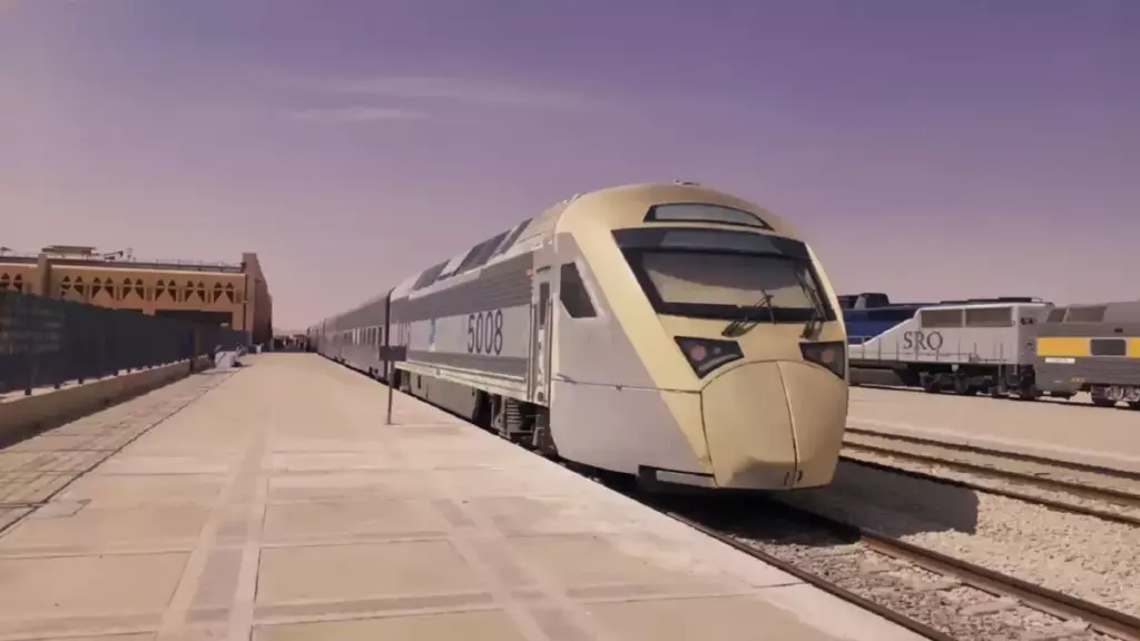 عاجل: قطار الشرق ينقذ 32 ألف مسافر خليجي من كارثة الطيران... رحلة نجاة تاريخية!