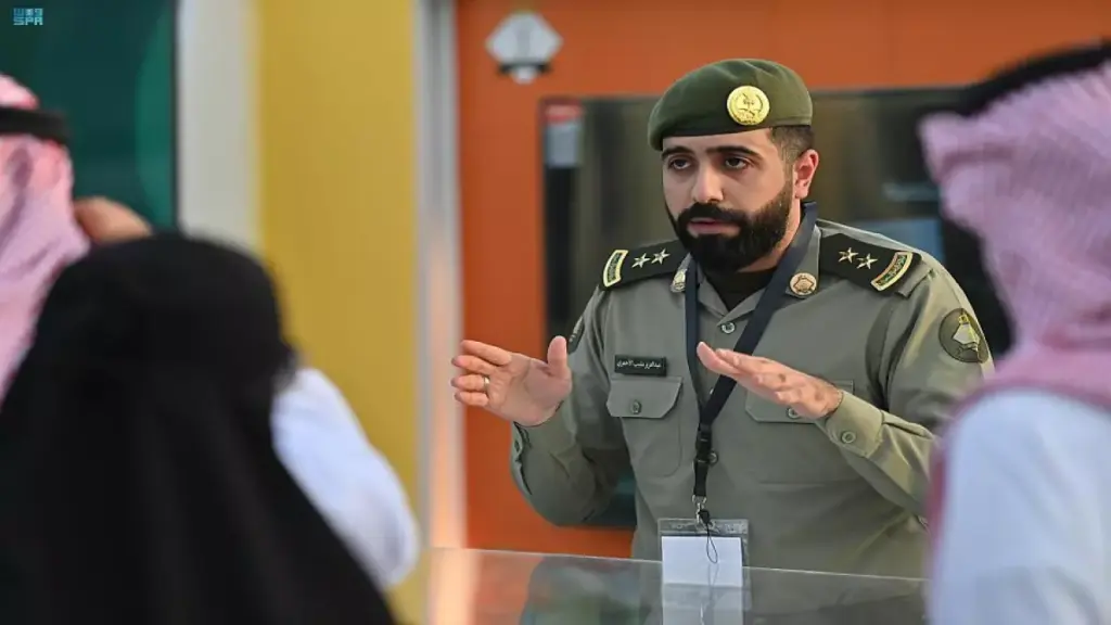 رسمياً.. "الجوازات السعودية" تحدد فروع العمل خلال إجازة عيد الفطر 1447هـ (تعرف على المواعيد في منطقتك)