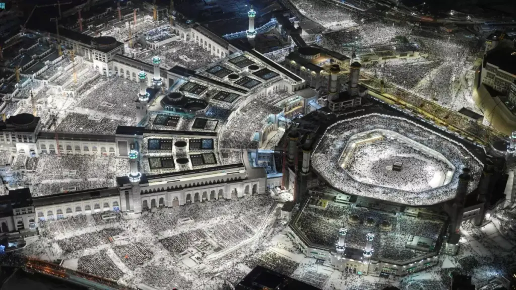 شاهد: ليلة 27 التاريخية في الحرم المكي… إنجاز سعودي يذهل العالم بعد 9 سنوات من العمل!